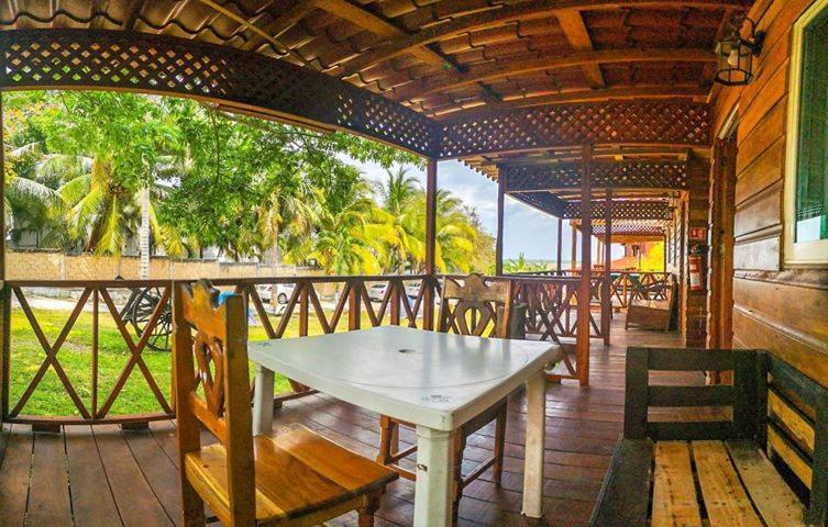 Green Monkey Hostel Bacalar Buitenkant foto